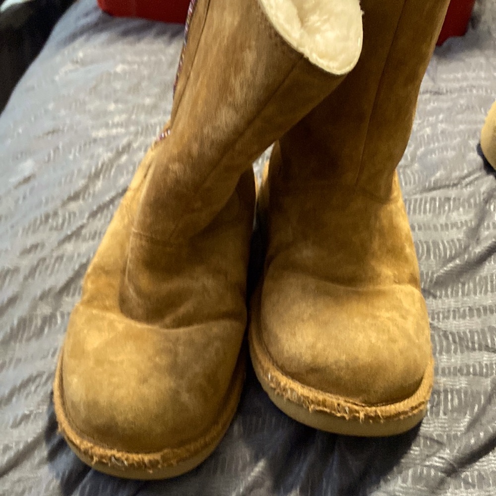 Girls Ugg boots size 2 with cute rainbow zipper
